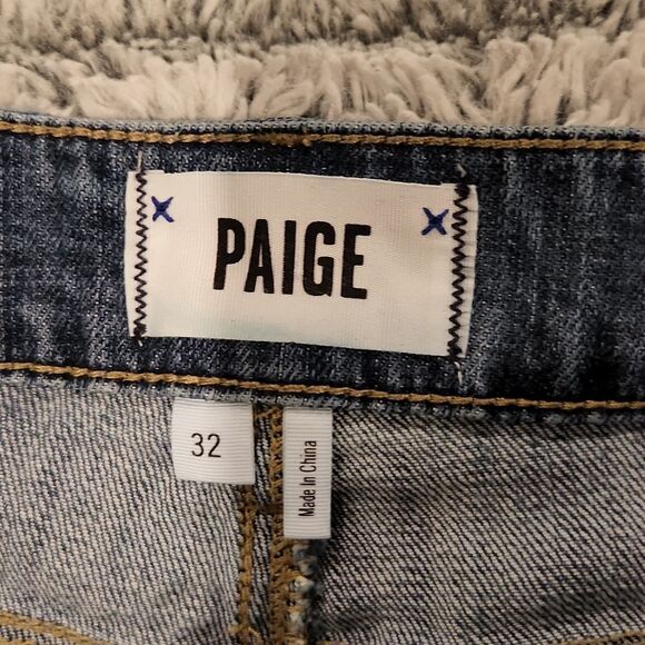Medium wash Paige roll up jean shorts size 32. - Picture 2 of 9